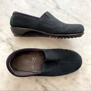Aerosoles black suede loafers